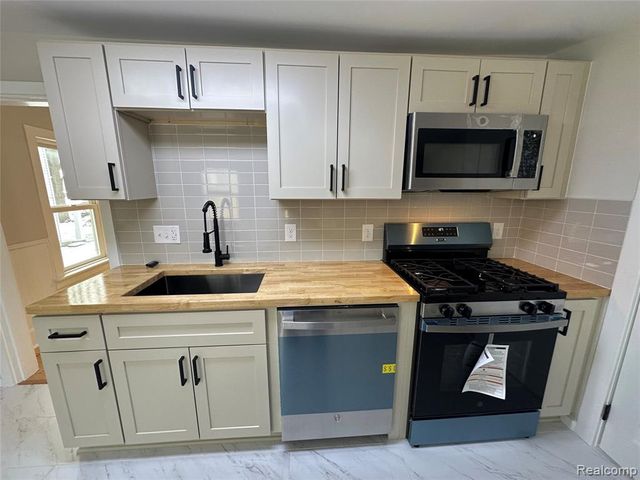 3142 Wright Street, Port Huron, MI 48060