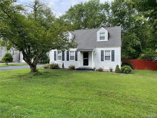 17 Kinderhook Drive, Poughkeepsie, NY 12603