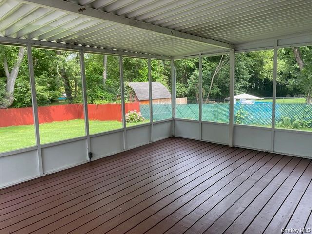 17 Kinderhook Drive, Poughkeepsie, NY 12603