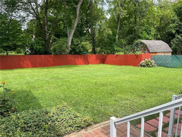 17 Kinderhook Drive, Poughkeepsie, NY 12603