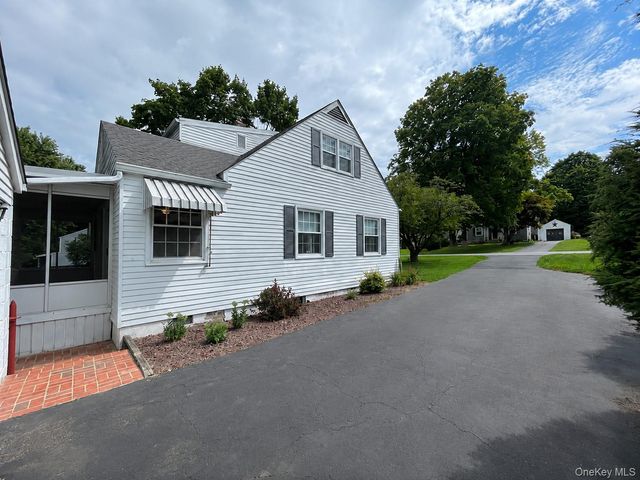 17 Kinderhook Drive, Poughkeepsie, NY 12603