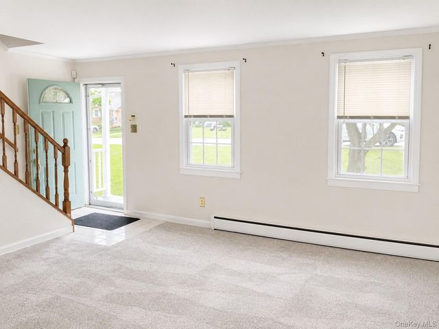 17 Kinderhook Drive, Poughkeepsie, NY 12603