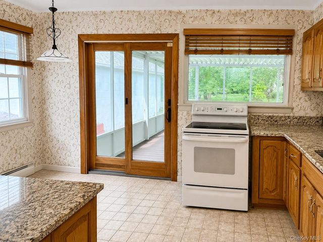 17 Kinderhook Drive, Poughkeepsie, NY 12603