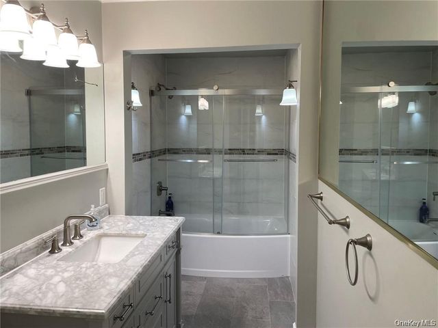 17 Kinderhook Drive, Poughkeepsie, NY 12603