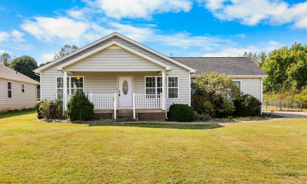 10700 Palmyra Rd, Oak Grove, KY 42262