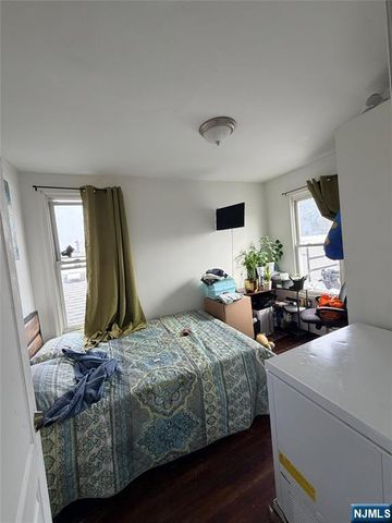 906 New York Avenue, Union City, NJ 07087