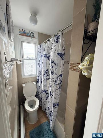 906 New York Avenue, Union City, NJ 07087