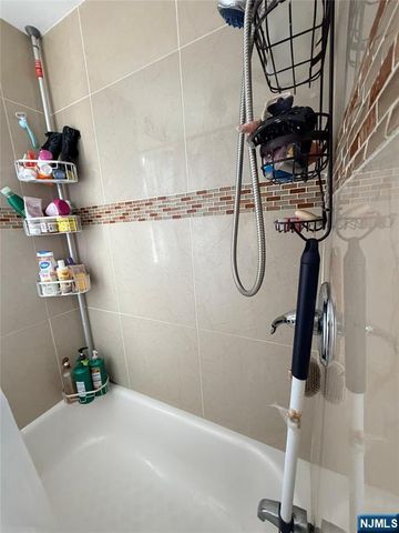 906 New York Avenue, Union City, NJ 07087