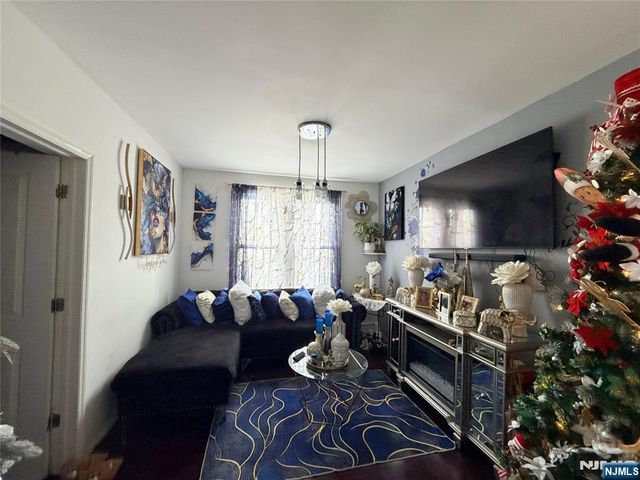 906 New York Avenue, Union City, NJ 07087