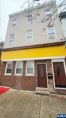 906 New York Avenue, Union City, NJ 07087