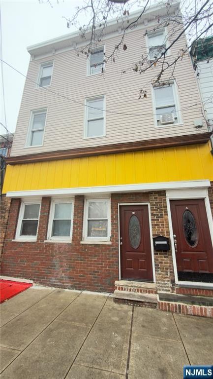 906 New York Avenue, Union City, NJ 07087