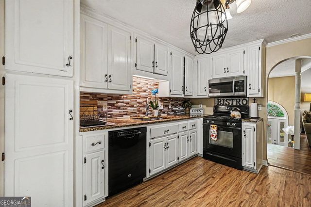 306 Queensbury Walk, Acworth, GA 30102