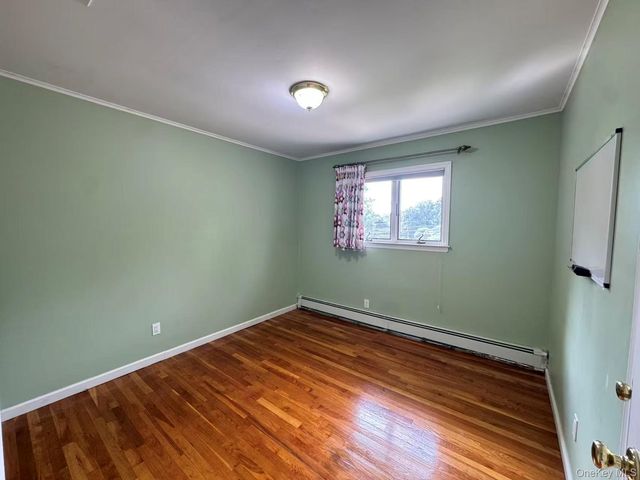 7 5th Place, Syosset, NY 11791