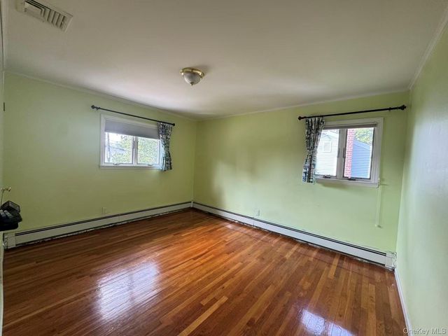 7 5th Place, Syosset, NY 11791