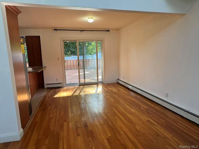 7 5th Place, Syosset, NY 11791