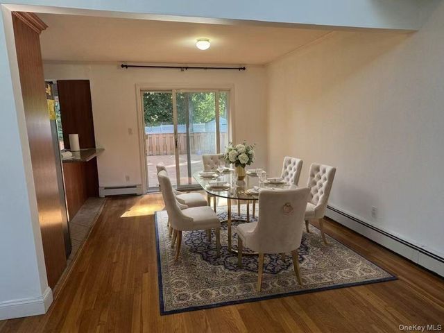 7 5th Place, Syosset, NY 11791