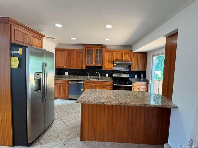 7 5th Place, Syosset, NY 11791