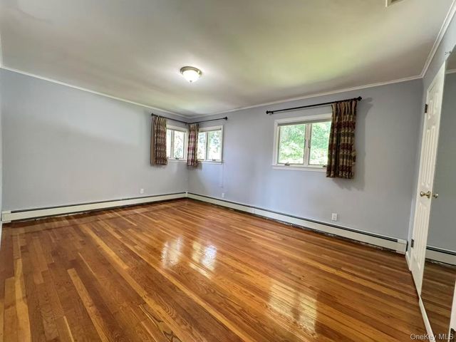 7 5th Place, Syosset, NY 11791