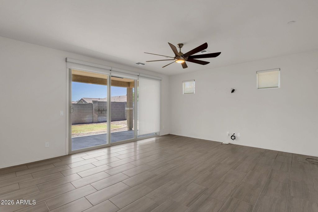 Image 18 of property listing at 21171 W HOLLY Street, Buckeye, AZ 85396
