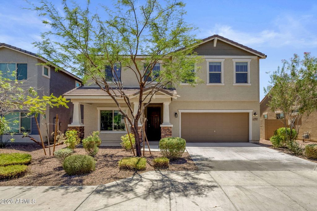 Image 2 of property listing at 21171 W HOLLY Street, Buckeye, AZ 85396