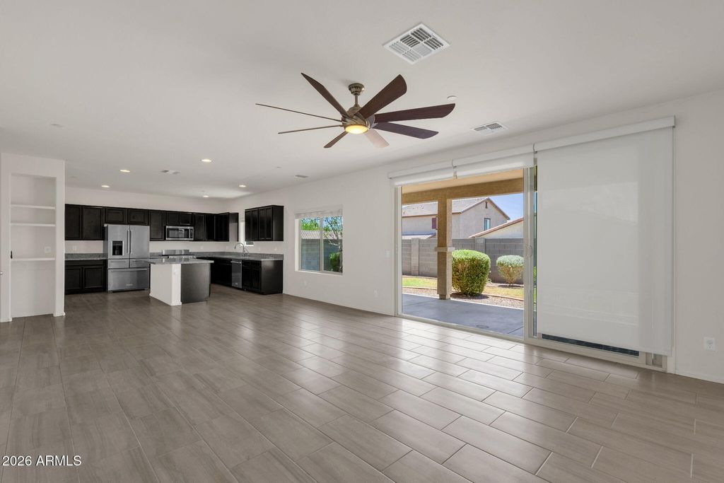 Image 21 of property listing at 21171 W HOLLY Street, Buckeye, AZ 85396