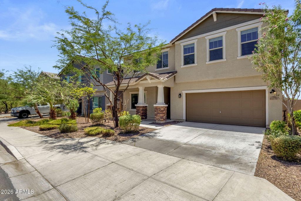 Image 3 of property listing at 21171 W HOLLY Street, Buckeye, AZ 85396
