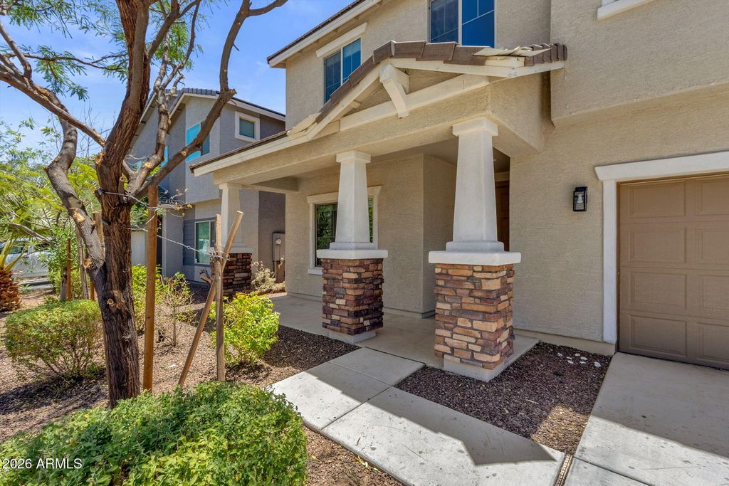 Image 4 of property listing at 21171 W HOLLY Street, Buckeye, AZ 85396