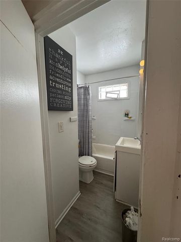 33 Earlmoor Boulevard, Pontiac, MI 48341