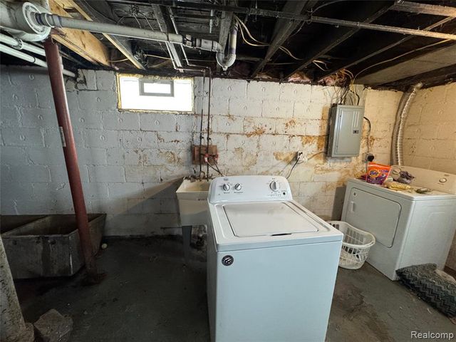 33 Earlmoor Boulevard, Pontiac, MI 48341