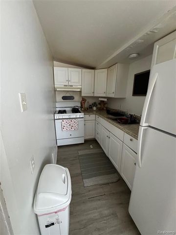 33 Earlmoor Boulevard, Pontiac, MI 48341