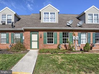 4 OXFORD CT, New Oxford, PA 17350