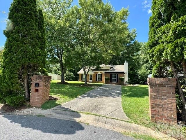 8029 Glencannon Drive, Charlotte, NC 28227