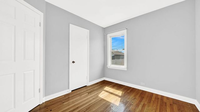 5542 S Neva Avenue, Chicago, IL 60638