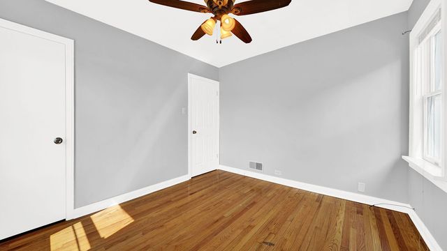 5542 S Neva Avenue, Chicago, IL 60638