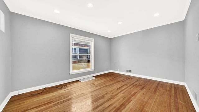 5542 S Neva Avenue, Chicago, IL 60638