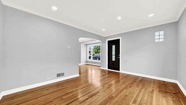 5542 S Neva Avenue, Chicago, IL 60638