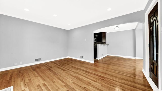 5542 S Neva Avenue, Chicago, IL 60638