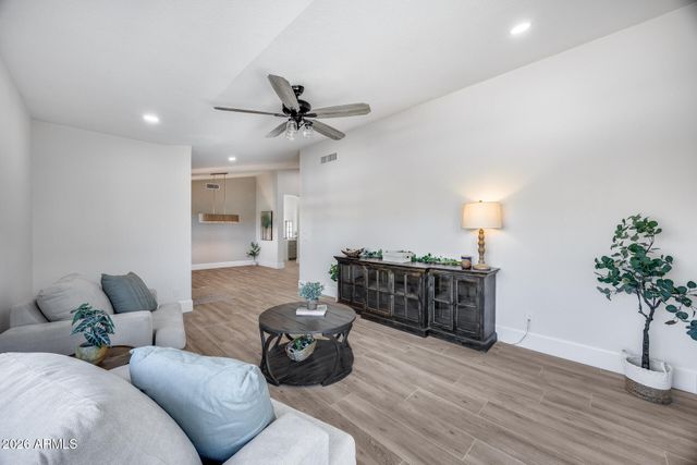 9811 E sutton Drive, Scottsdale, AZ 85260