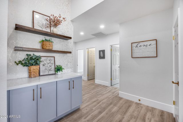 9811 E sutton Drive, Scottsdale, AZ 85260