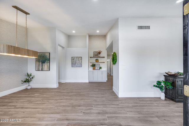 9811 E sutton Drive, Scottsdale, AZ 85260