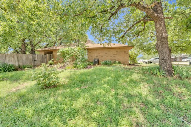 728 Woodland Court, Kennedale, TX 76060