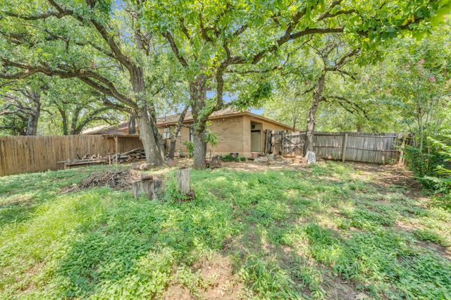 728 Woodland Court, Kennedale, TX 76060