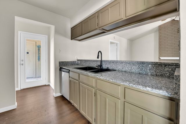 728 Woodland Court, Kennedale, TX 76060