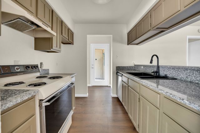 728 Woodland Court, Kennedale, TX 76060