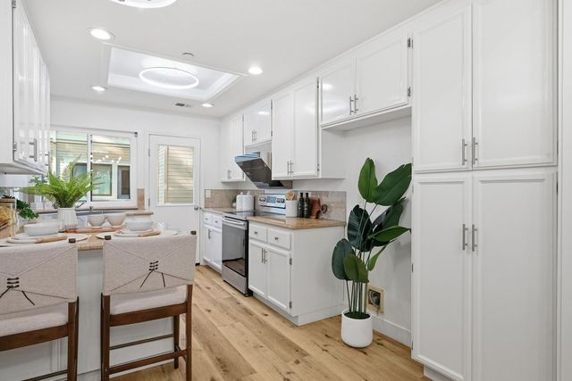 939 La Mesa Terrace C, Sunnyvale, CA 94086