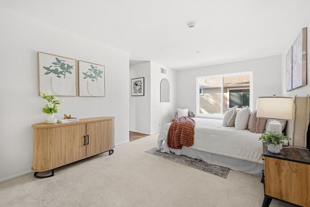 939 La Mesa Terrace C, Sunnyvale, CA 94086