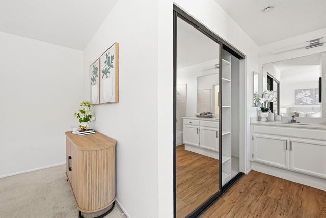 939 La Mesa Terrace C, Sunnyvale, CA 94086