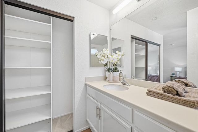 939 La Mesa Terrace C, Sunnyvale, CA 94086