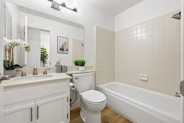 939 La Mesa Terrace C, Sunnyvale, CA 94086