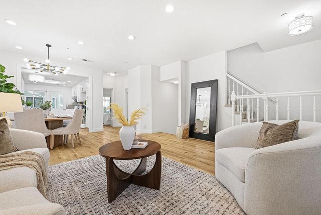 939 La Mesa Terrace C, Sunnyvale, CA 94086